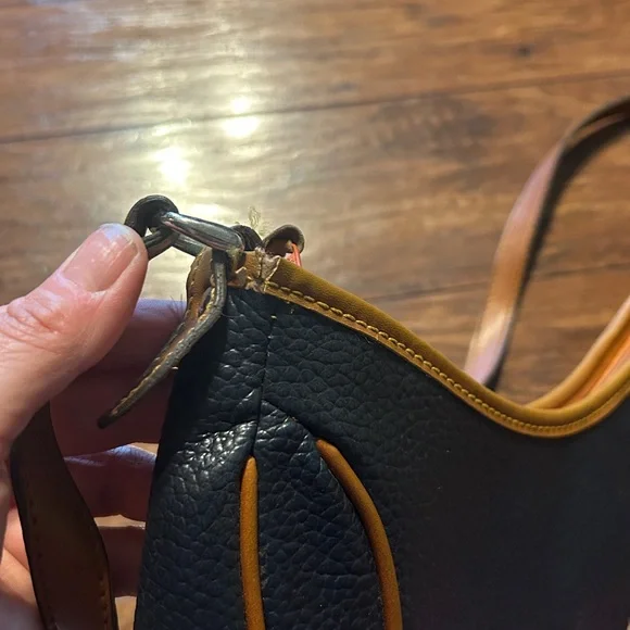 Vintage Dooney & Bourke Black Pebbled Leather Shoulder Bag with Tan Trim - Picture 10 of 14